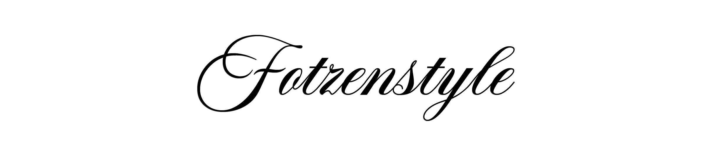 „Schwarzer kalligrafischer Schriftzug FOTZENSTYLE auf weißem Hintergrund.“